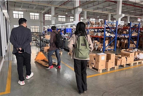 艾思捷歡迎西門子醫(yī)療器械有限公司來廠區(qū)進行合作考察 (2).jpg