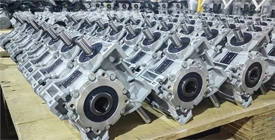 11月正忙,艾思捷雙軸輸入蝸輪減速機SJMRV050-30-AB發貨 (2).jpg 11月正忙,艾思捷雙軸輸入蝸輪減速機SJMRV050-30-AB發貨 (2).jpg