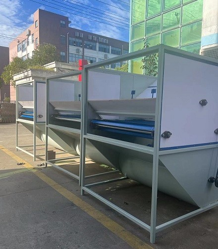 冬季送溫暖，艾思捷蝸輪減速機(jī)為羽絨服充絨機(jī)上提供動(dòng)力支持 (2).jpg