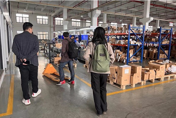 艾思捷歡迎西門子醫(yī)療器械有限公司來(lái)廠區(qū)進(jìn)行合作考察 (2).jpg